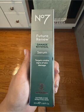 No7 Future Renew Damage Reversal Serum — Green